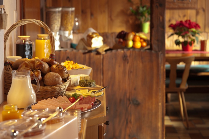 boulangerie-SERANON-min_breakfast_buffet_food_restaurant_meal_hotel_plate_fresh-718745